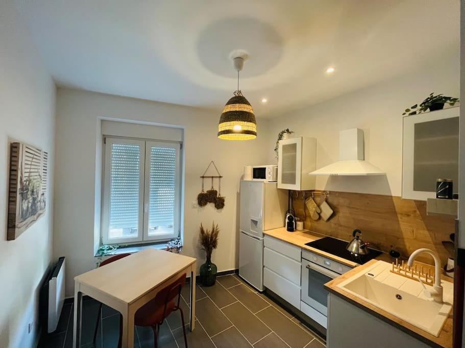 Appartement Glamour Tout Equipe Avec Balneo Et Sauna Nancy Exterior foto